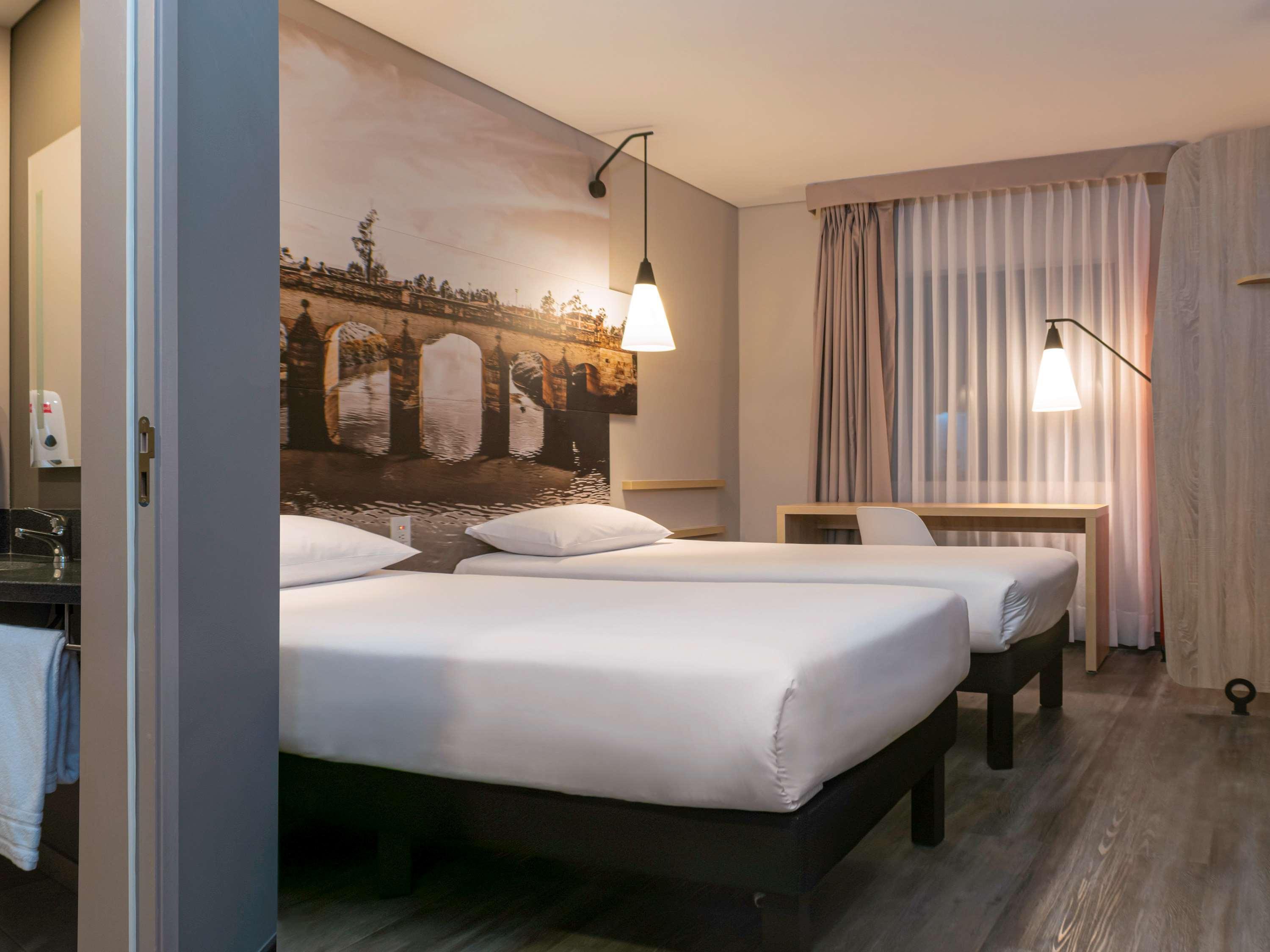 Отель Ibis Чия Экстерьер фото