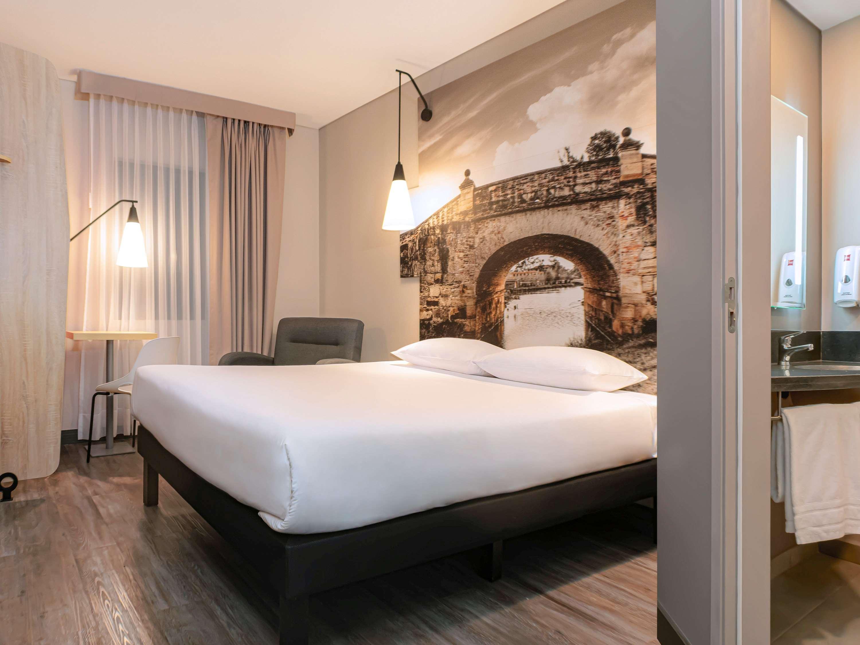 Отель Ibis Чия Экстерьер фото